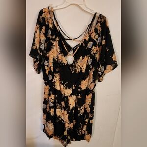 Charlotte Russe Plus Size Floral Short Romper - Size 1X